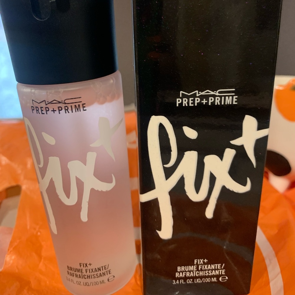 ❌SOLD❌ Brand New MAC fix plus setting spray